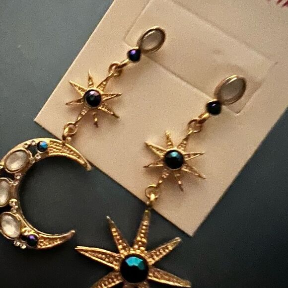 💙 Betsey Johnson stunning drop dangle celestial earrings 💙 - Picture 8 of 9